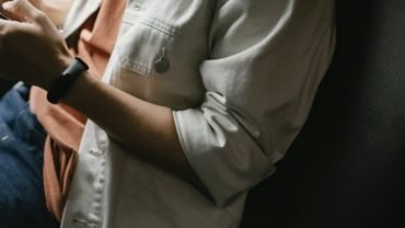 pexels-tim-samuel-5835256