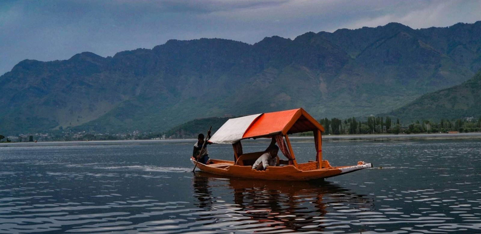 renzo-d-souza-wt6VC8hY418-unsplash (1) cab service in kashmir