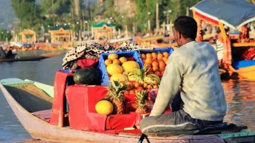 7 Facts about Houseboats in Kashmir