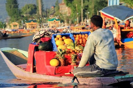 7 Facts about Houseboats in Kashmir