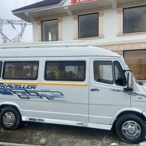 Tempo traveler in Kashmir