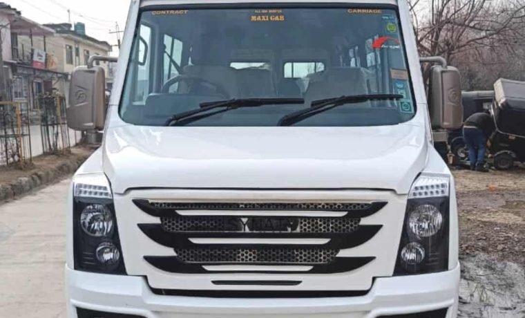 Tempo traveler in Kashmir