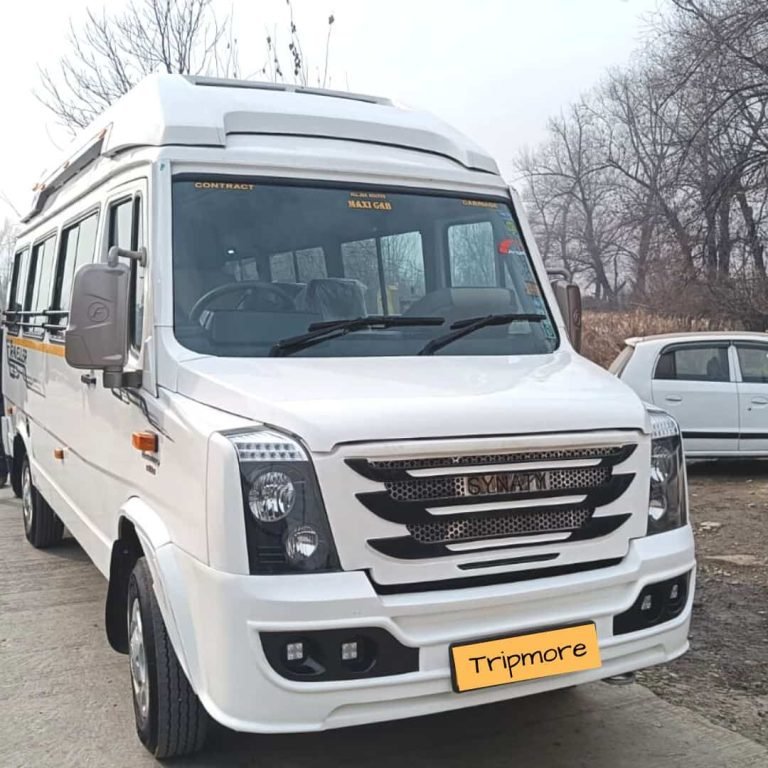 Tempo traveler in Kashmir