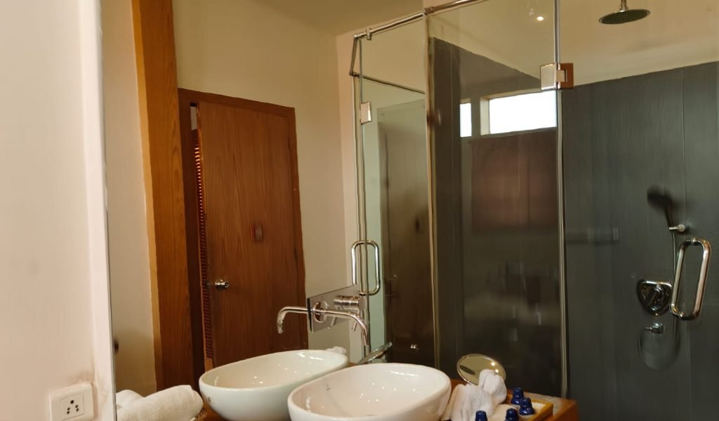 Deluxe boat house Deluxe boat house