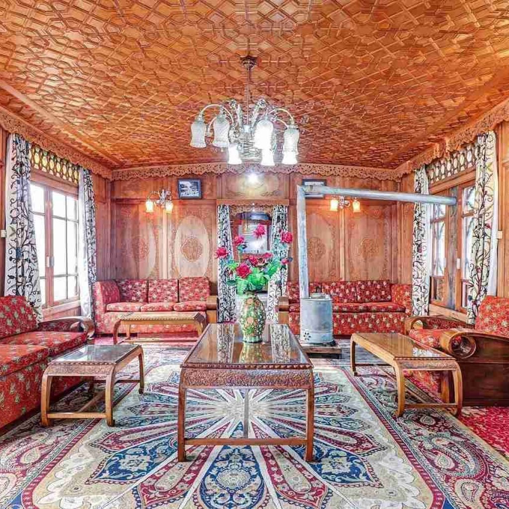 book heritage housebaot in dal lake