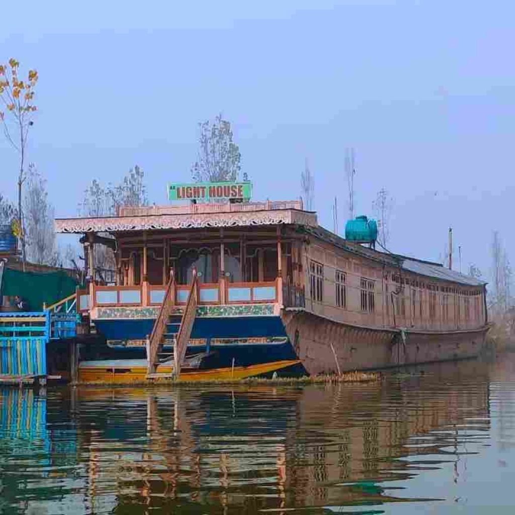 book stay in houseboat in srinagar