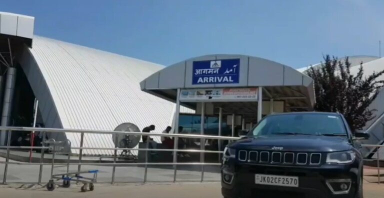 cab service at Srinagar Airport
