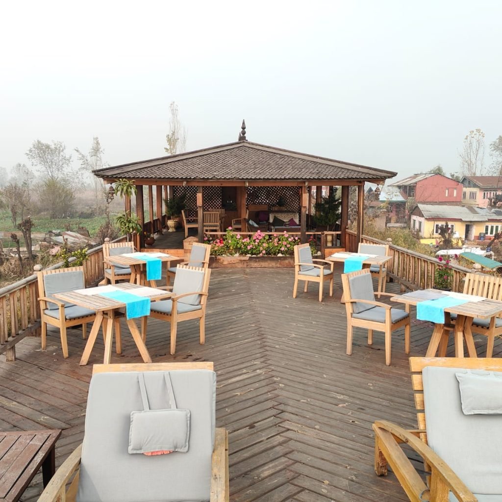 houseboat in Kashmir
