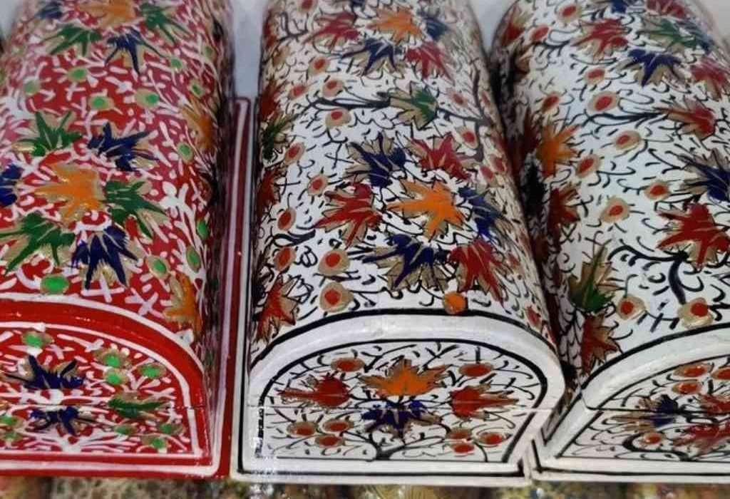 Shopping in Srinagar | Best Things To Buy & Markets in 2024