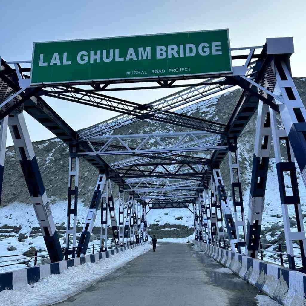 Peer ki Gali Taxi Service