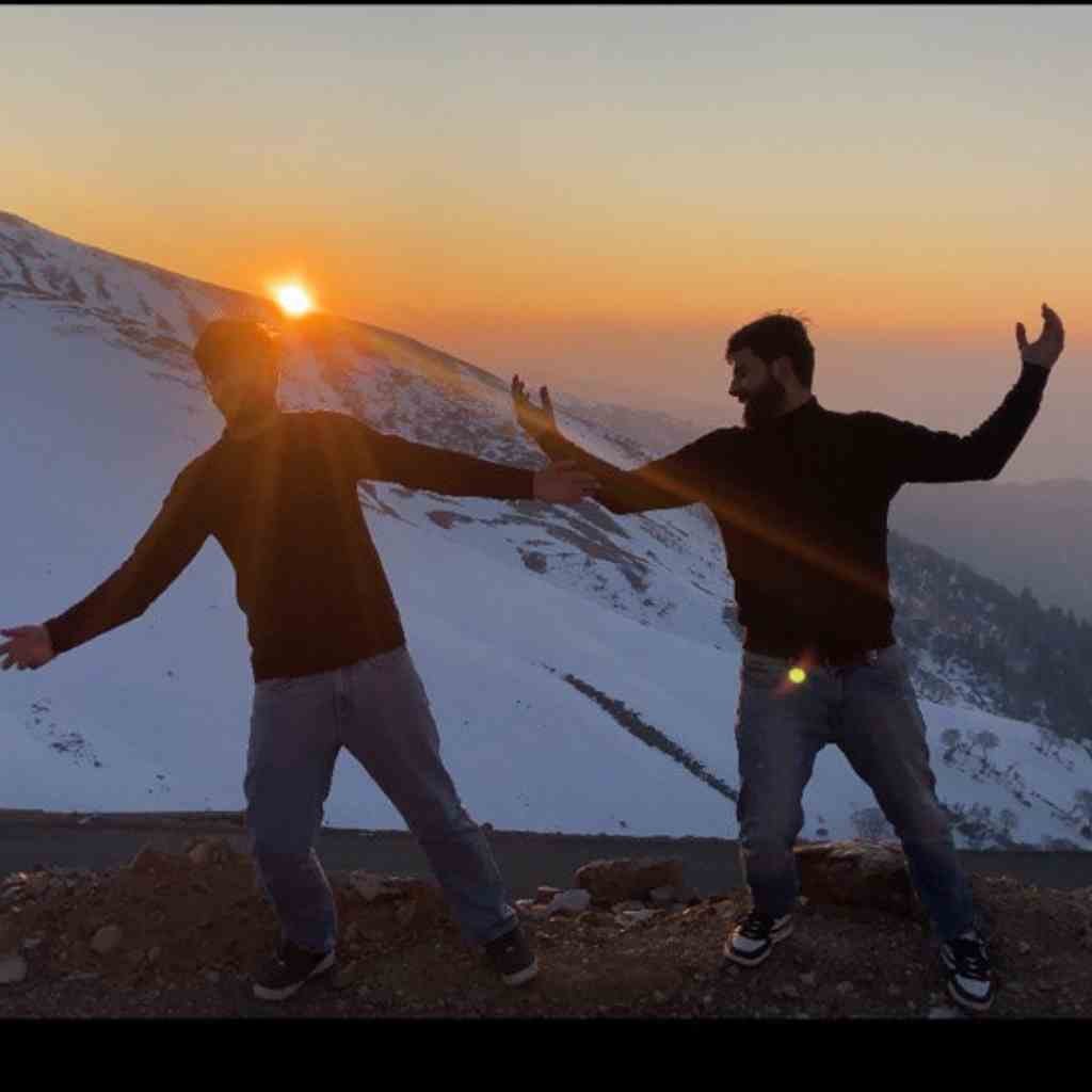 Shah Ruk Khan Pose at Sinthan