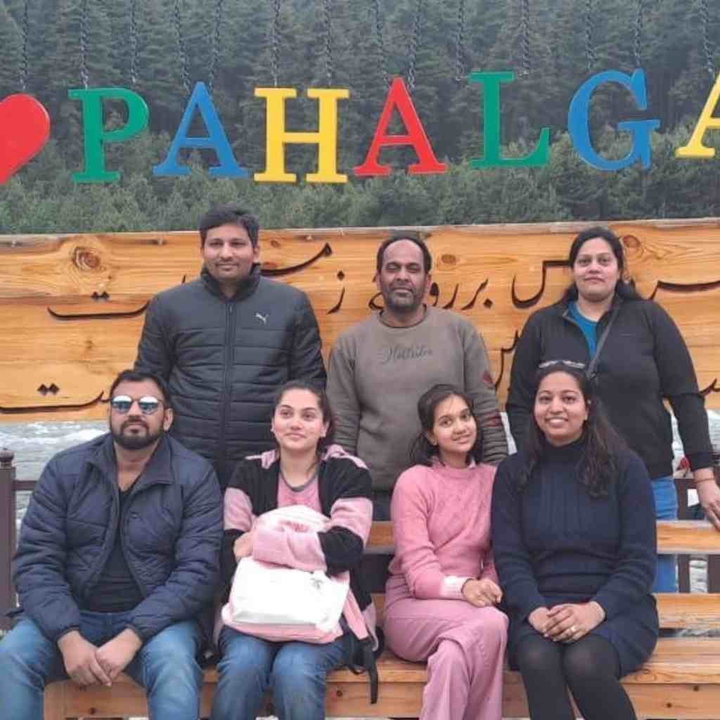 Cab Service in Kashmir Happy Customer