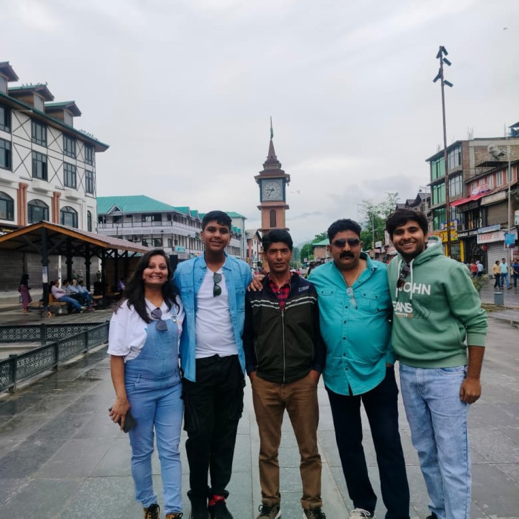Ladakh to Srinagar Customers happy