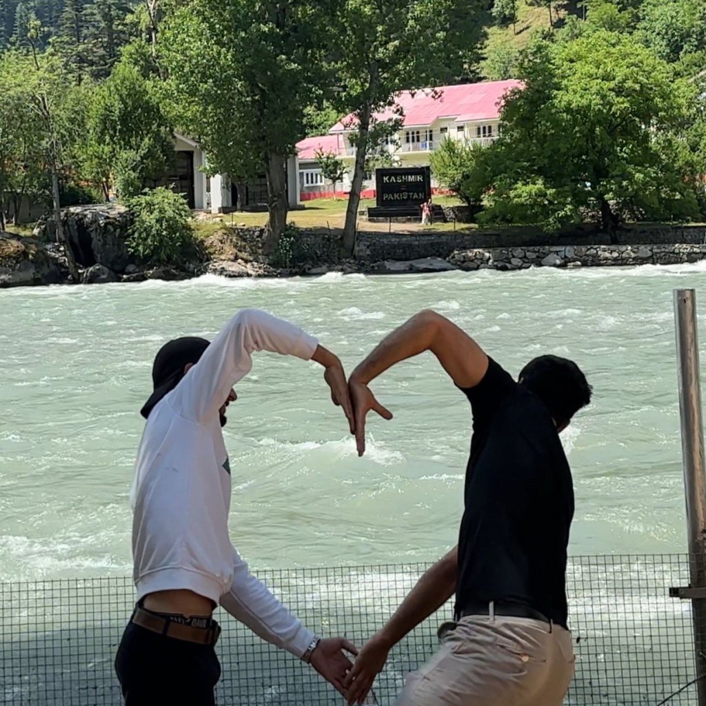 Showing love to other side