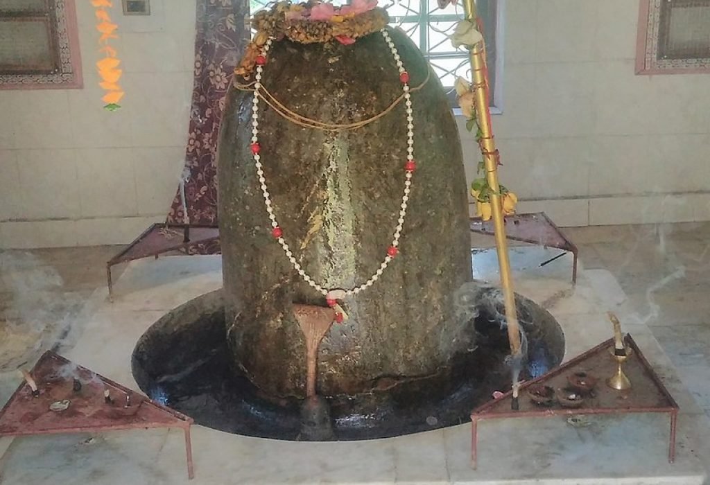 800px-Shiv_Lingam_in_Zaethyar