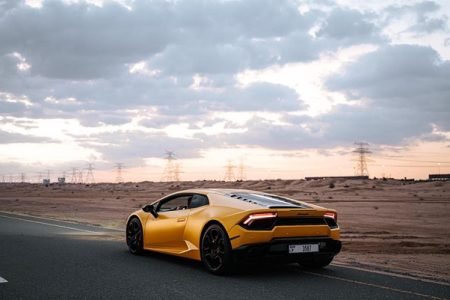 5 Must-Know Tips for First-Time Luxury Car Renters in Dubai