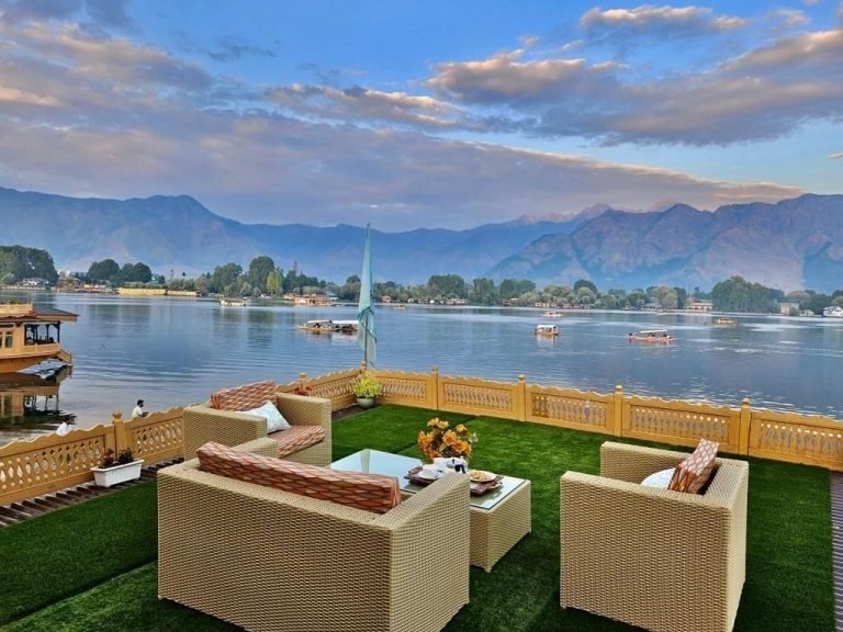 Harmukh Houseboat Deck Harmukh Houseboat Deck