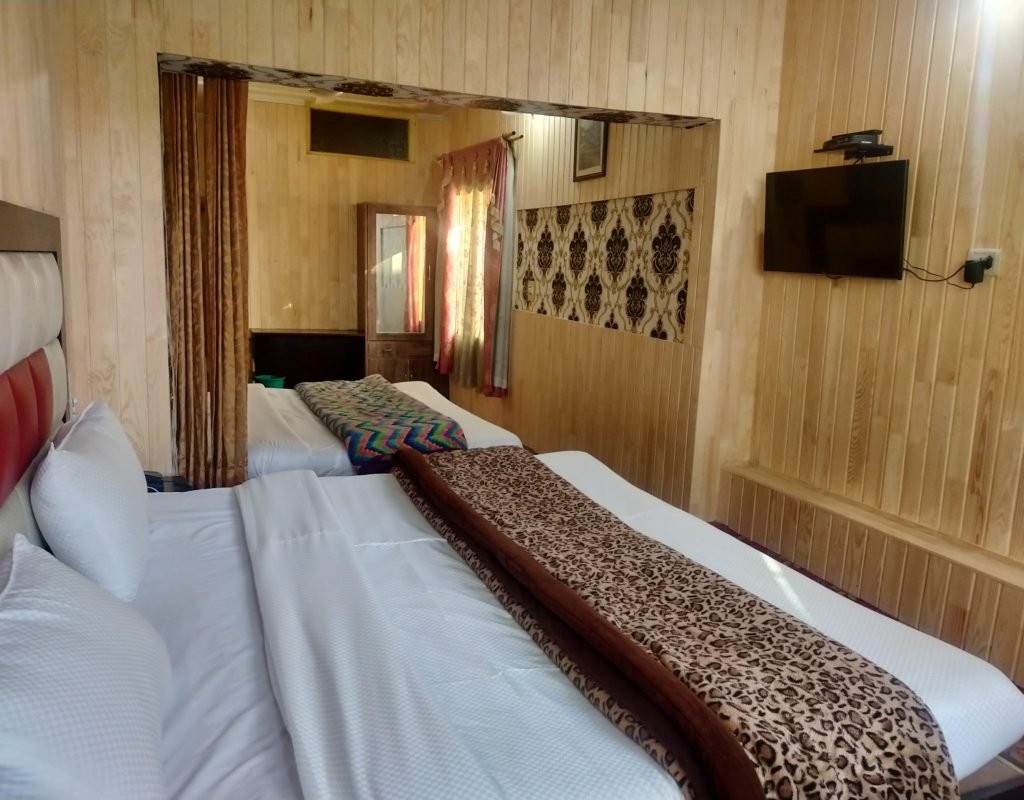 Hotel Star Of Kashmir Room