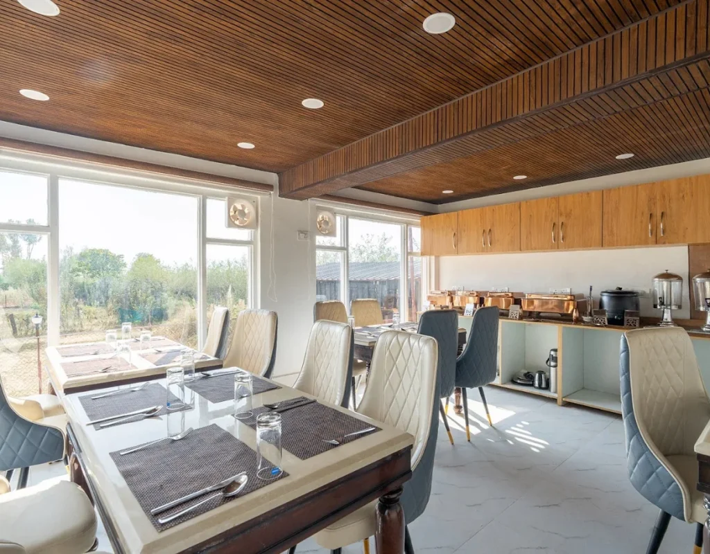 Hotel Village Corner Dining