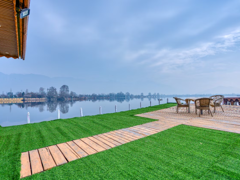 Jewel of Kashmir Deck Jewel of Kashmir Deck