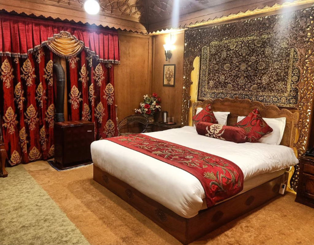 Mughal Sheraton Room Mughal Sheraton Room