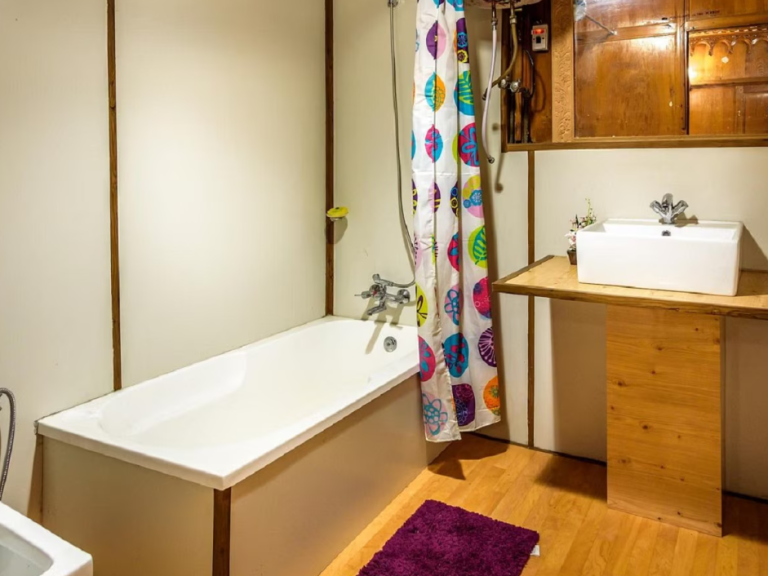 Naaz of Kashmir Washroom Naaz of Kashmir Washroom