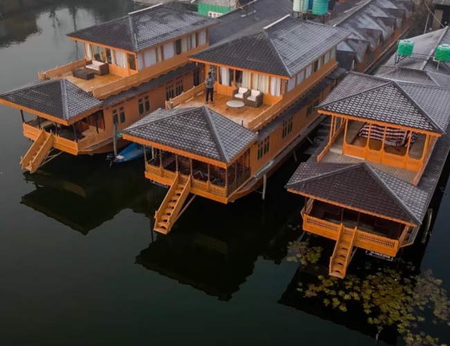 New Jacqueline Heritage Houseboats New Jacqueline Heritage Houseboats