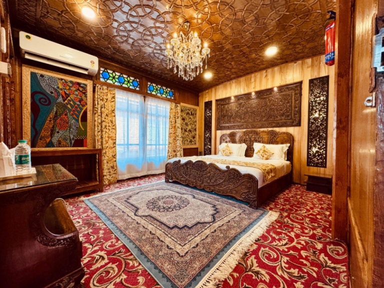 New Jacqueline Houseboat Room New Jacqueline Houseboat Room