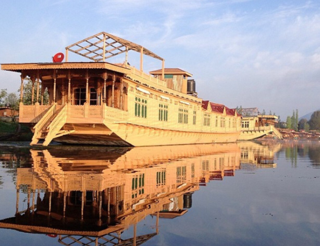 Peacock Houseboat