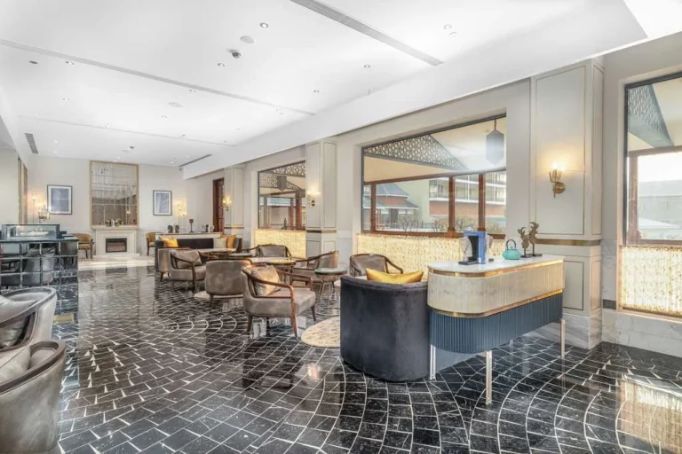 Raddison Hotel Lounge