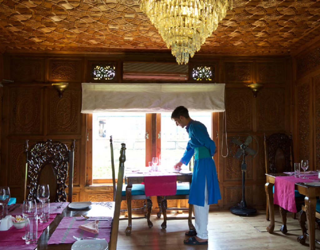 Sukoon Houseboat Dining Sukoon Houseboat Dining