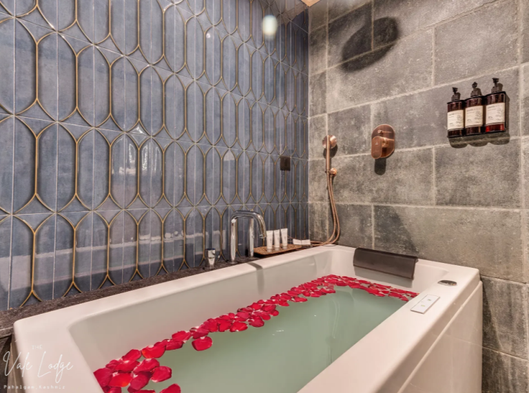 The Vale Lodge Jacuzzi