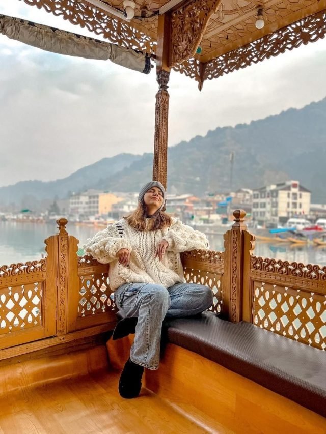 Houseboat in Kashmir under 10000