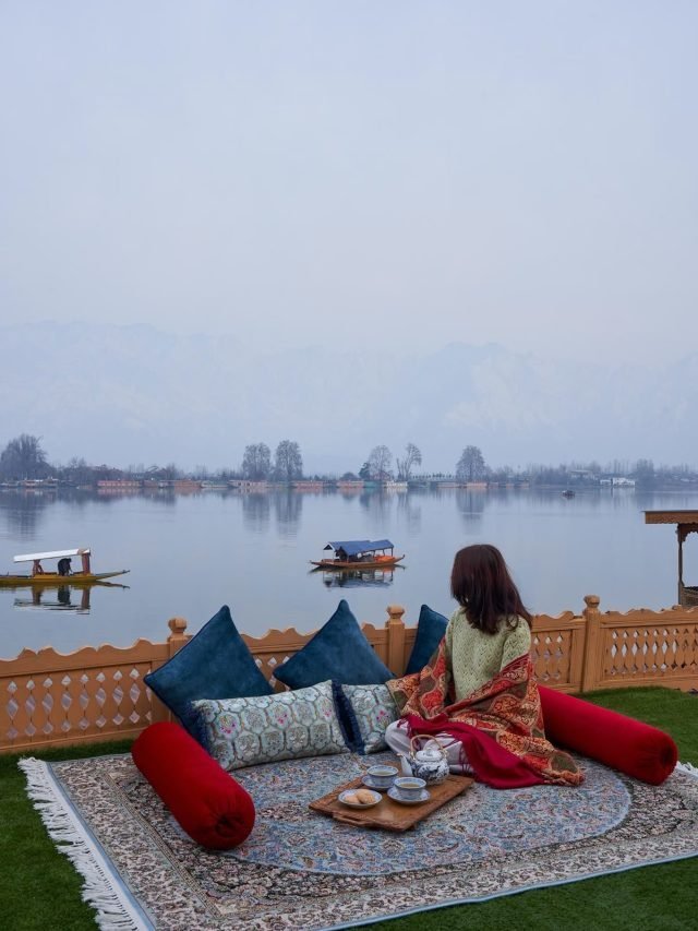 Luxury Houseboat in Kashmir