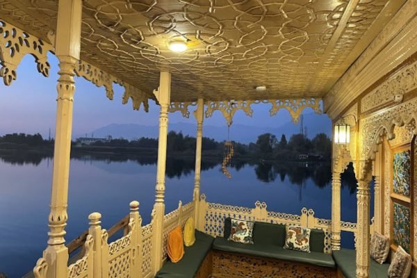 stay-in-kahsmir