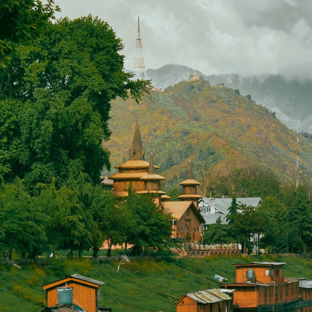 kashmir-tour-package-from-Jaipur-sringar