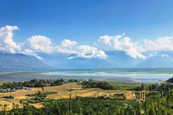 wular-lake-roadside wular-lake-roadside