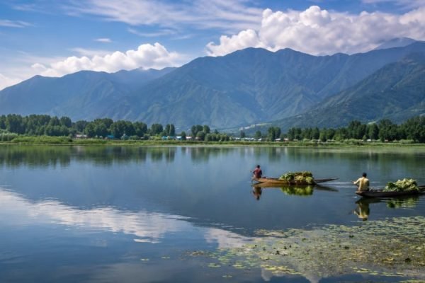 Wular-Lake-Kashmir_-How-to-Reach-Things-to-Do-Best-Time